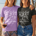 Personalisierte Multicolor Mädchen Party Grafik T-Shirt mit Text Veranstaltungsort und Jahr Bachelorette Party Geburtstag Freundschaft Geschenk für Frauen Mädchen