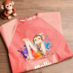 Personalize Cute Animal Initial Vibrant Paint-Splash Pattern Wodoodporny fartuch z długim rękawem z imieniem i kieszenią Prezent urodzinowy dla dziecka