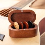 Caja de almacenamiento personalizada de madera para púas de guitarra magnética con nombre o monograma grabado regalo de cumpleaños para guitarristas