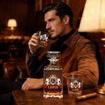 Personalisierte gravierte Retro-Design Whiskey Dekanter mit Namen und Initialen Vatertag Geburtstag Geschenk für Mann Barkeeper Dad