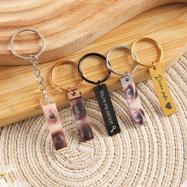 Personalized Stylish Human Eyes Keychain with Photo and Text Birthday Anniversary Gift for Couples Boyfriends Girlfriends