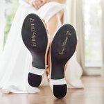Personalisierter Vinyl-Aufkleber für Hochzeitsschuhe | mit Namen und Datum | mit Herz im Handzeichnungsstil | Hochzeitszubehör | Geschenk für Paare