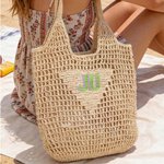 Personlig virkad strandväska med initialer miljövänlig sommarväska för dam perfekt till midsommar picknick shopping och stranden