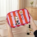 Personalisierte Multicolor Geburt Blume Cartoon Charakter gestreift Makeup Tasche mit Namen und Quaste Reise Essentials Muttertag Geburtstag Geschenk für Frauen