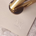 Spersonalizowany stempel do wytłaczania inicjałów z imieniem i datą Ślubny prezent zaręczynowy dla pary nowożeńców