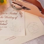 Spersonalizowany stempel do wytłaczania inicjałów z imieniem i datą Ślubny prezent zaręczynowy dla pary nowożeńców