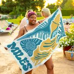 Personalisiertes Strandtuch mit Meerestiere und Namen | schnelltrocknend und übergroß | Sommer Geburtstag Geschenk für Ozeanliebhaber