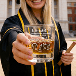 Spersonalizowane szklanki do whisky We Did It Graduation Cap Design z imieniem i podkładką na przyjęcie Prezent dla absolwentów kochających whisky