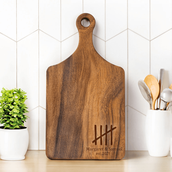 Tabla para cortar embutidos de madera personalizada con nombres y año Decoración de cocina Regalo de aniversario para esposa Esposo Pareja
