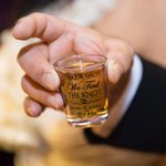 Vasos de chupito personalizados Take A Shot We Tied the Knot con nombre Set de 2 Vasos de chupito para despedida de soltero Regalo de boda