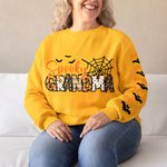 Felpa personalizzata Spooky Mama Grandma Pumpkin Bat Design Crewneck con 1-8 nomi Regalo in costume di Halloween per le donne