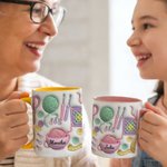 Personalisierte 3D-Optik Keramiktasse mit Handarbeitsmotiv | mit Namen | Untersetzer wählbar | Geburtstag Muttertag Geschenk für Häkel- und Strickfans
