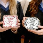 Personlig mångfärgad Graduation Cap Toss Design Keramisk Trinket Smyckesskål med namn och år Heminredning Graduation Gift för vänner Graduates