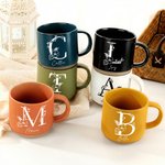 Gepersonaliseerde Floral Initial Name 12 oz Keramische Mok met Biscuit Base Dagelijks gebruik Kantoor Verjaardagscadeau voor familie Vrienden Collega's