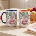 Personalisierte 3D-Optik Keramiktasse mit Handarbeitsmotiv | mit Namen | Untersetzer wählbar | Geburtstag Muttertag Geschenk für Häkel- und Strickfans