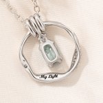 Personlig Mobius Strip Birthstone halskjede med inngravert navn Utsøkt smykkefestival Morsdag Bursdagsgave til kvinner Mamma