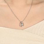 Personlig Mobius Strip Birthstone halskjede med inngravert navn Utsøkt smykkefestival Morsdag Bursdagsgave til kvinner Mamma