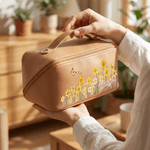 Personlig Butterfly Birth Flower PU läder sminkväska med namn Mors dag Födelsedag Jubileum Present till henne