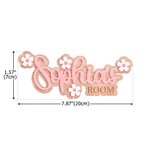 Plaque de porte en bois personnalisée avec nom et fleur de marguerite Décoration de chambre d'enfant Cadeau de pendaison de crémaillère pour nouveaux parents Enfants