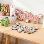 Plaque de porte en bois personnalisée avec nom et fleur de marguerite Décoration de chambre d'enfant Cadeau de pendaison de crémaillère pour nouveaux parents Enfants