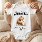 Personlig vår første morsdag 100% bomulls T-skjorte Baby Bodysuit med navn Bursdag morsdagsgave til babymor