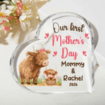 Personalisierte Unsere erste Muttertag niedlichen Hochland Kuh herzförmige Acryl Plaque mit Namen Schreibtisch Dekor Muttertag Geburtstag Geschenk für Mama
