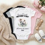 Personlig vår første morsdag 100% bomulls T-skjorte Baby Bodysuit med navn Bursdag morsdagsgave til babymor