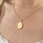 Collier médaillon personnalisé avec initiale texte photo et fleur de naissance - Cadeau d'anniversaire fête des Mères pour les femmes