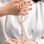 Chapelet en perles personnalisé avec nom et date sur la breloque - Cadeau de baptême première communion pour chrétiens
