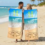 Asciugamano da spiaggia personalizzato a tema spiaggia Mr. e Mrs. ad asciugatura rapida con iniziali dei nomi, anno e testo Regalo di compleanno per la festa in spiaggia di una coppia.