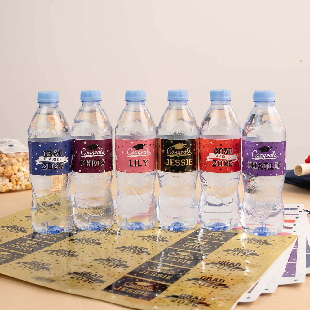 Gepersonaliseerde Grad Class of 2026 Set van 20 Waterdichte Afstudeer Waterfles Etiketten Stickers met Naam en Jaar Afstudeerfeest Cadeau voor Afgestudeerden 1