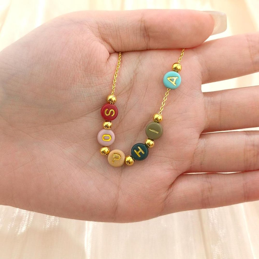 Kleurrijke kralen die vreugde brengen in de stijl van elk klein meisje - Gepersonaliseerde zilveren naamketting verjaardagscadeau 5