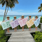 Personalisierte Champagner gestreiftes Strandtuch mit Text Ort und Datum Sommerurlaub Bachelorette Party Geburtstag Geschenk für Mädchen Brautjungfern
