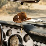 Personlig Cowboyhatt Zirkon Initial Virgin Mary Cross Car Charm Bakspeil Dekor Kommunion Dåp Religiøs gave til kristne sjåfører