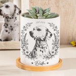 Spersonalizowana doniczka ceramiczna z bambusową podstawą i imieniem dla właściciela zwierzęcia w stylu szkicu ołówkiem z portretem zwierzęcia