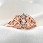 Anello personalizzato in argento sterling con nodo celtico e testo inciso Regalo di compleanno, anniversario e festa della mamma per le donne