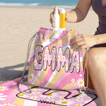 Personalisiertes Strandtuch im Regenbogen-Stil | mit Gänseblümchen und Namen | schnelltrocknend und übergroß | Geburtstag Geschenk für Frau Freundin
