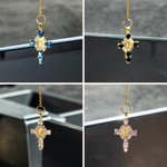 Personlig Cowboyhatt Zirkon Initial Virgin Mary Cross Car Charm Bakspeil Dekor Kommunion Dåp Religiøs gave til kristne sjåfører