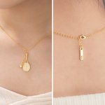 Collana personalizzata di racchette da tennis in zircone con testo inciso Gioielli squisiti Uso quotidiano Regalo di compleanno per gli amanti del tennis