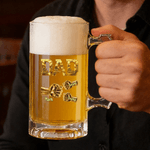 Personalisierte Fist-Bump Dad 1-9 Namen Bierglas mit Griff Vatertag Geburtstag Geschenk für Papa Großvater Bierliebhaber