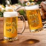 Personalisierte Fist-Bump Dad 1-9 Namen Bierglas mit Griff Vatertag Geburtstag Geschenk für Papa Großvater Bierliebhaber