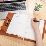 Gepersonaliseerd PU-leren A5-notitieboekomslag met Geboortebloem Vlinder en Naam Verjaardag- en Moederdagcadeau voor Vrouwen of Schrijvers