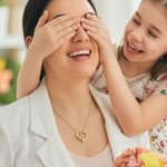 Collana personalizzata con cuore di pietra di nascita con testo inciso Gioielli squisiti Regalo per la festa della mamma, compleanno, anniversario per la mamma donna