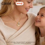 Collana emoji personalizzata con cuore in zircone con contorno di sorriso, pietra di nascita e testo inciso Regalo di compleanno per la festa della mamma | Callie × emoji ™