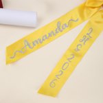 Personalisierte Klasse von 2026 Multicolor geflochtene Graduierung Lei mit Schleife und Text Graduierung Partei Senior Night Geschenk für Absolventen