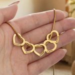 Un homenaje para llevar a toda tu familia — Collar personalizado con colgante de contorno de corazón y 1 a 12 nombres grabados para ella
