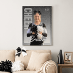 Personlig lerretstrykk med cheerleadingbilde og trykt glitter pluss navn og år som flott gave til kampdag eller sesongavslutning