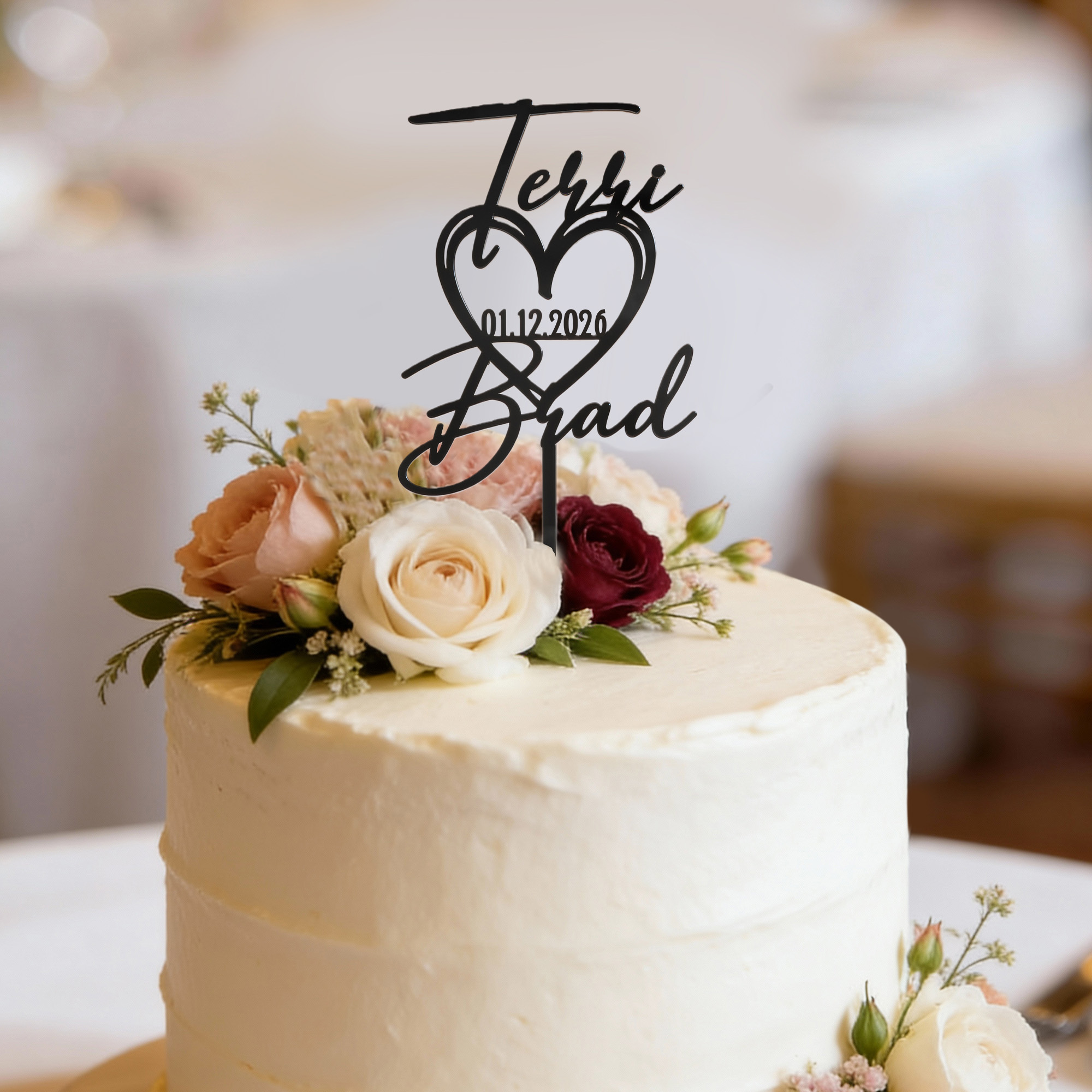Personalisierte Linie herzförmig Hochzeitstorte Topper mit Namen und Datum Hochzeit Geburtstag Geschenk für Paar