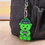 Personalizado lindo sombrero de punto Barista Oso Bolsa Etiqueta Llavero con Nombre Coffee Bar Cumpleaños Regalo para la familia amigo amante del café