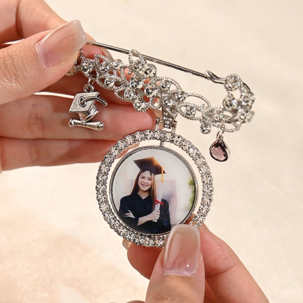 Personlig Teardrop Birthstone Zircon Graduation Cap Photo Brosch Pin med text Graduation Ceremony Party Gift for Graduates 5